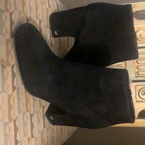 Michael Kors
Suede boots , 8.5